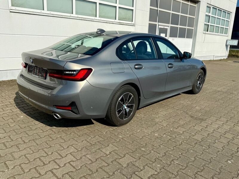 Gebraucht BMW 318 Advantage 156 PS (114 kW) 2022 Oxidgrau ii Limousine