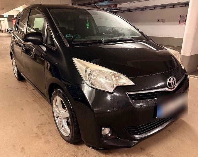 Gebraucht Toyota Verso-S Cool 90 PS (66 kW) 2011 Schwarz Van / Kleinbus