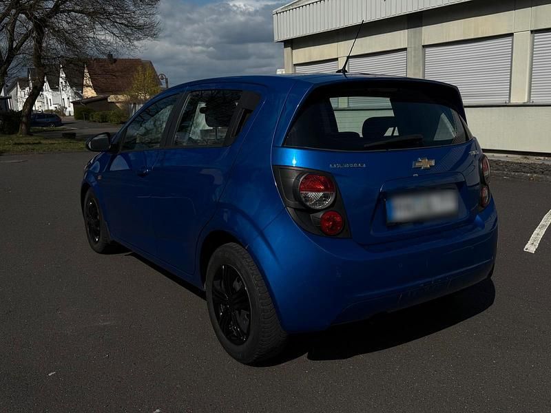 Gebraucht Chevrolet Aveo 101 PS (74 kW) 2012 Blau Limousine