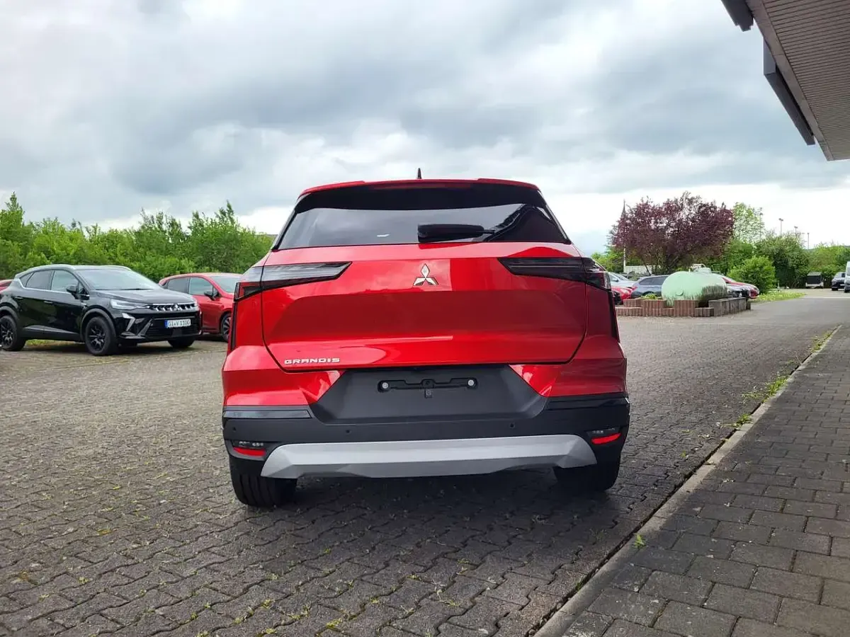Gebraucht Mitsubishi Grandis Edition 141 PS (103 kW) 2026 Aurorarot SUV