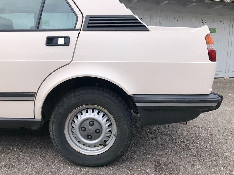Weiß Gebraucht 1983 Alfa Romeo Giulietta Kleinwagen | 7.888 € - Bild 1/4