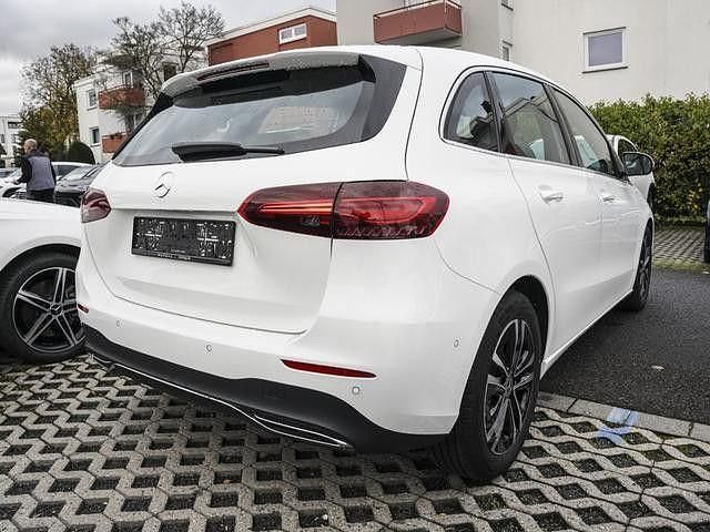Gebraucht Mercedes B200 163 PS (119 kW) 2024 Van / Kleinbus