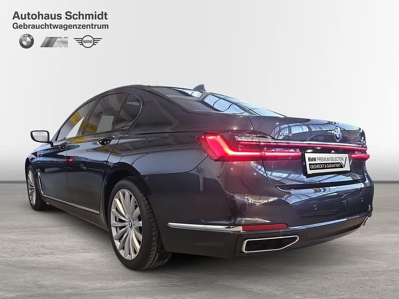 Gebraucht BMW 750 Efficient Dynamics 530 PS (389 kW) 2021 Sophistograu brillanteffekt Limousine