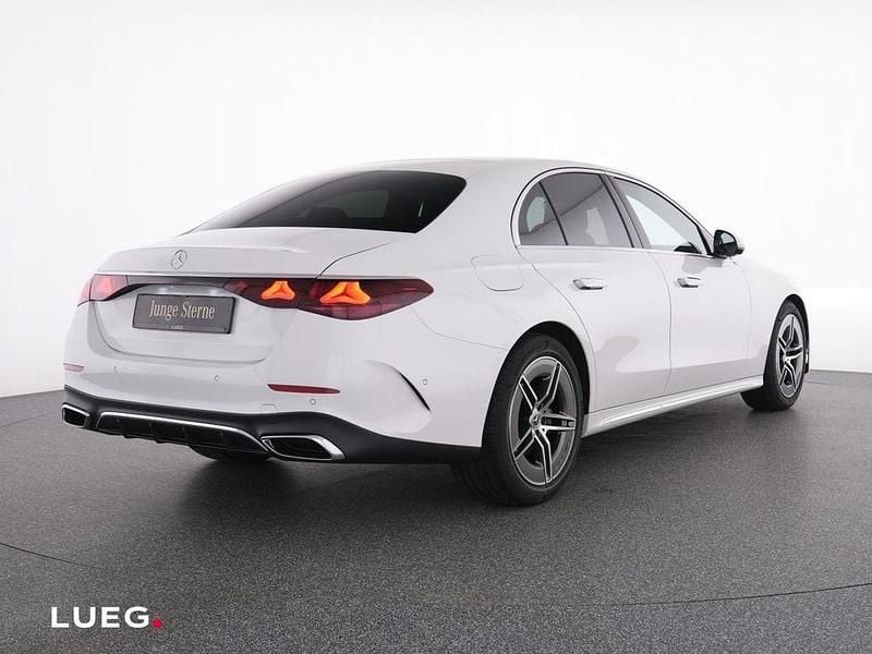 Używany Mercedes E200 AMG 204 KM (150 kW) 2024 Biały Sedan/Limuzyna