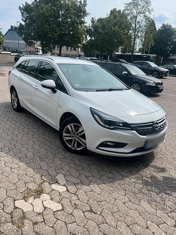 Weiß Gebraucht 2019 Opel Astra Kombi | 6.500 € (Fairer Preis) - Bild 1/4