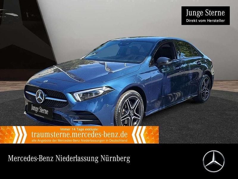 Blau Gebraucht 2021 Mercedes A250 AMG Limousine | 28.890 € (Fairer Preis) - Bild 1/3