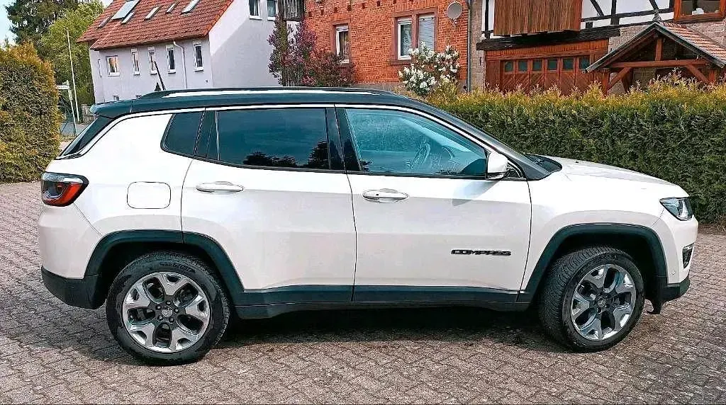 Usado Jeep Compass Limited 170 HP (125 kW) 2017 Andere farben SUV