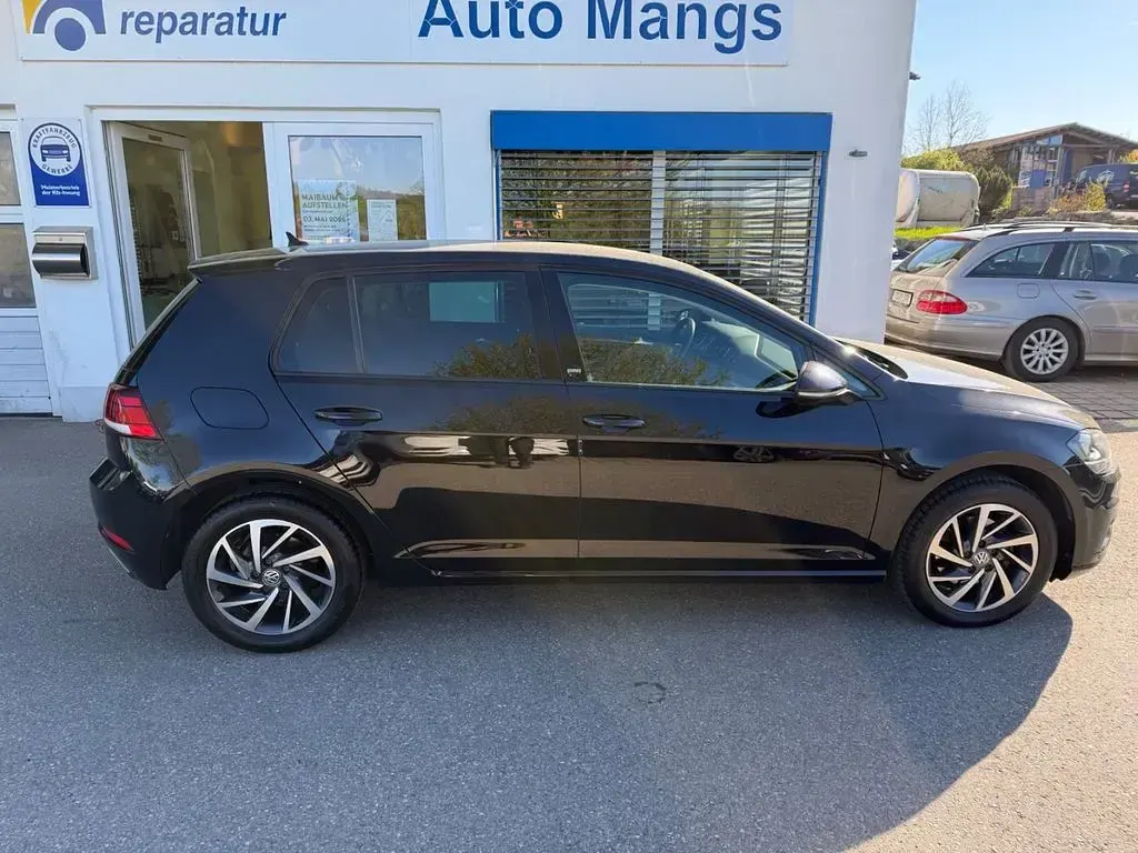 Gebraucht VW Golf VII Sound 125 PS (91 kW) 2018 Schwarz Limousine
