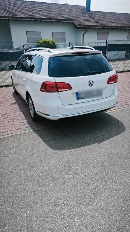 Weiß Gebraucht 2014 VW Passat Highline Kombi | 8.800 € (Etwas zu teuer) - Bild 1/4