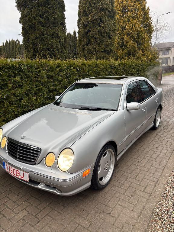 Silber Gebraucht 2000 Mercedes E55 AMG AMG Limousine | 8.500 € - Bild 1/4