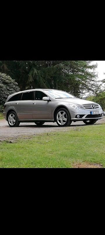 Grau Gebraucht 2008 Mercedes R350 AMG Van / Kleinbus | 9.000 € (Fairer Preis) - Bild 1/4
