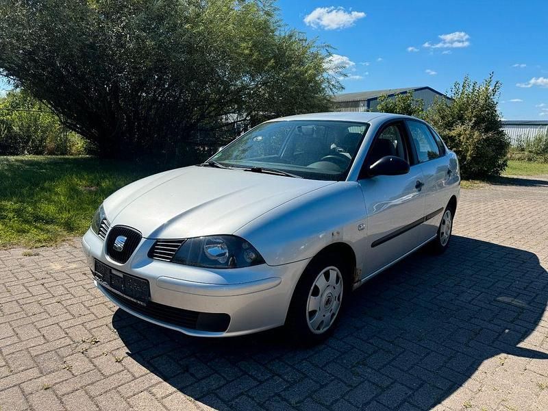 Silber Gebraucht 2003 Seat Cordoba Limousine | 990 € (Teuer) - Bild 1/4