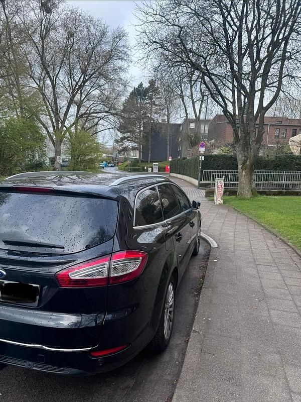 Gebraucht Ford Mondeo 163 PS (119 kW) 2014 Schwarz Kombi