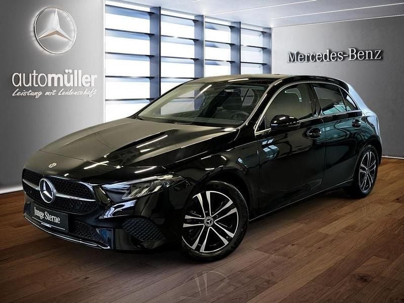 Schwarz Gebraucht 2024 Mercedes A180 Limousine | 29.480 € (Fairer Preis) - Bild 1/3