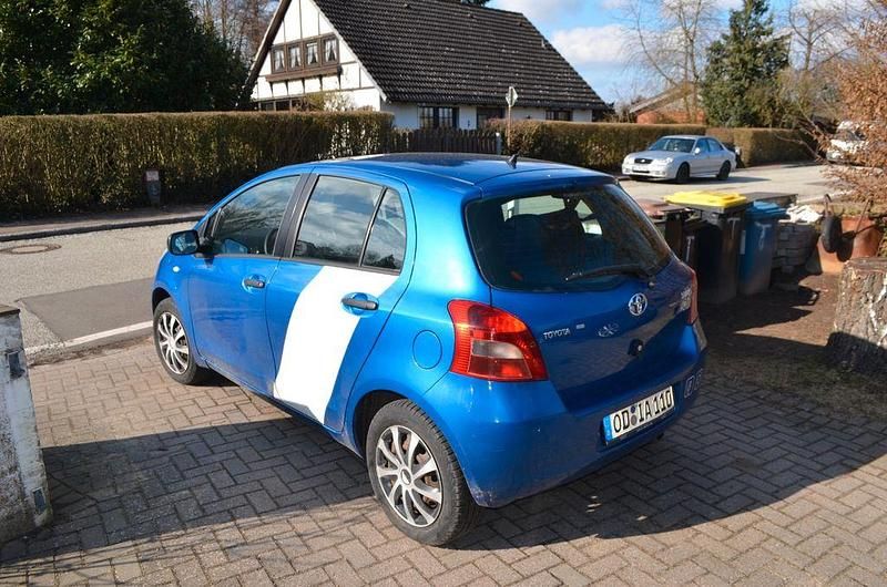 Gebraucht Toyota Yaris 69 PS (50 kW) 2007 Blau Kleinwagen