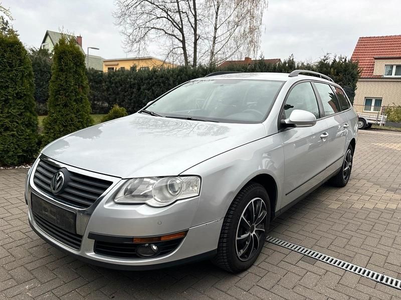 Gebraucht VW Passat 140 PS (102 kW) 2011 Silber Kombi