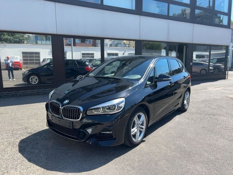 Schwarz Gebraucht 2021 BMW 218 Active Tourer M Sport Van / Kleinbus | 17.490 € (Fairer Preis) - Bild 1/4