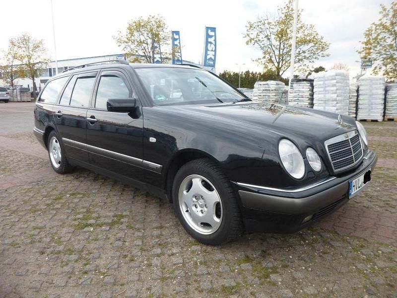 Gebraucht Mercedes 240 170 PS (125 kW) 1998 Schwarz Limousine