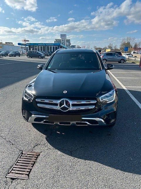 Gebraucht Mercedes GLC200 197 PS (144 kW) 2022 Schwarz SUV