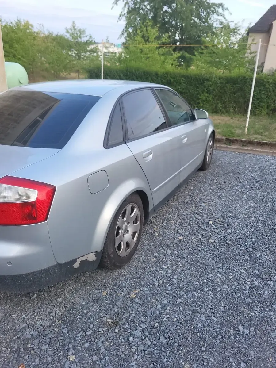 Gebraucht Audi A4 102 PS (75 kW) 2001 Silber Limousine
