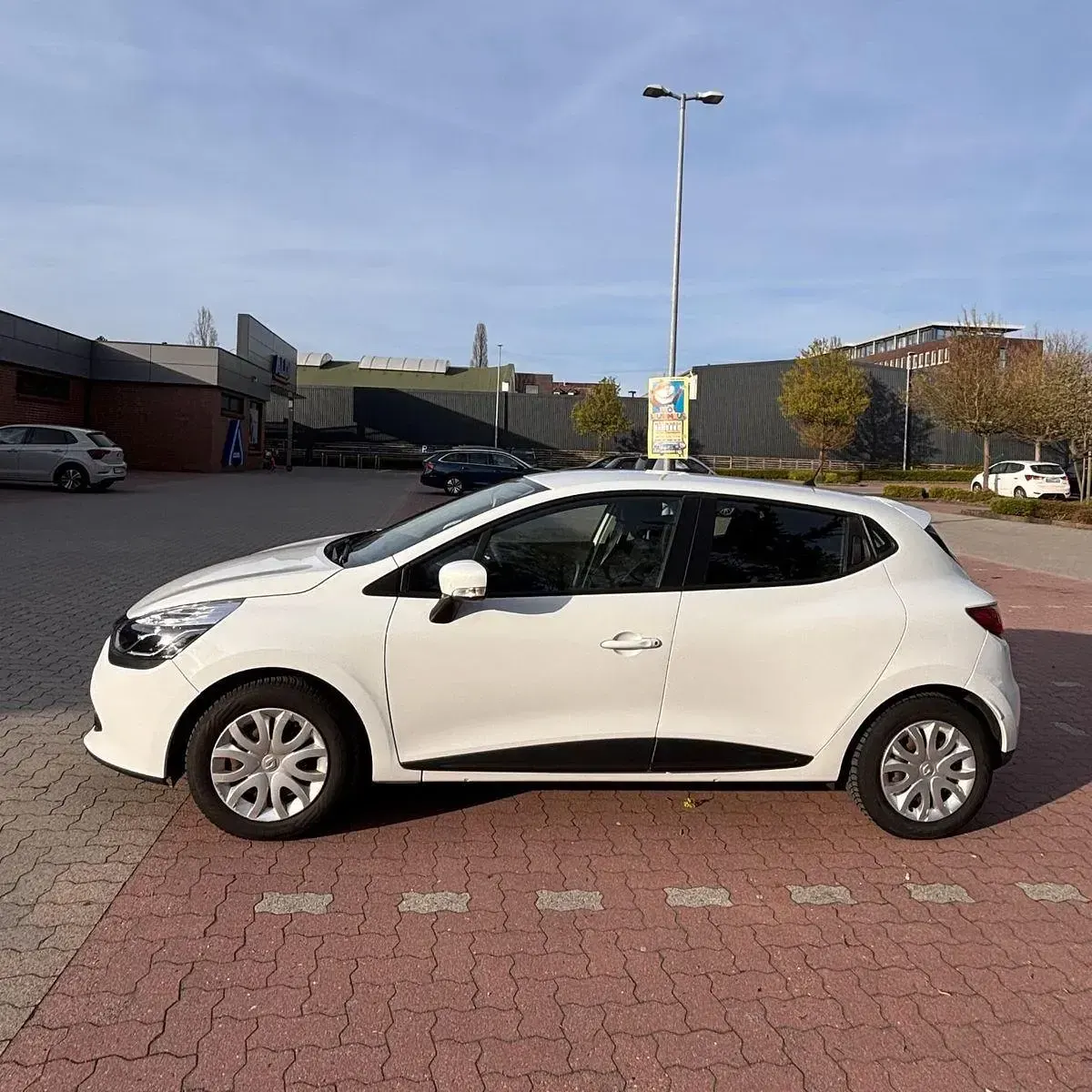 Używany Renault Clio IV Initiale Paris 73 KM (53 kW) 2014 Biały Hatchback
