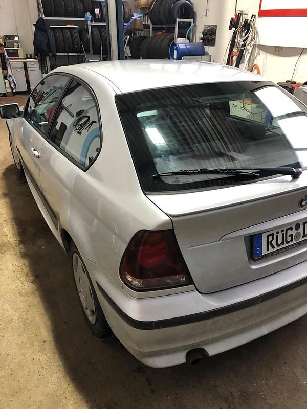 Gebraucht BMW 316 115 PS (84 kW) 2003 Silber Coupé