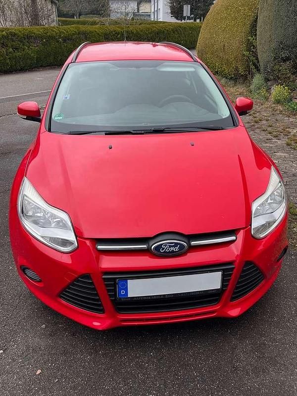 Gebraucht Ford Focus Trend 95 PS (69 kW) 2011 Rot Kombi