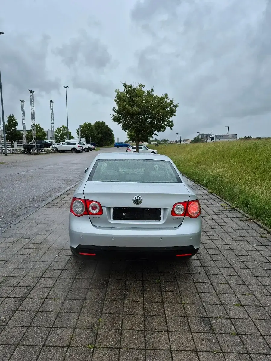 Gebraucht VW Jetta 150 PS (110 kW) 2007 Silber Limousine