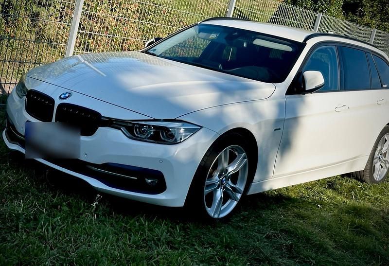 Weiß Gebraucht 2017 BMW 320 Sport Line Kombi | 10.990 € (Superpreis) - Bild 1/4