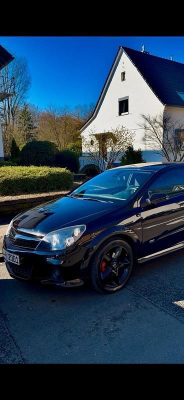 Gebraucht Opel Astra GTC Cosmo 116 PS (85 kW) 2009 Schwarz Coupé