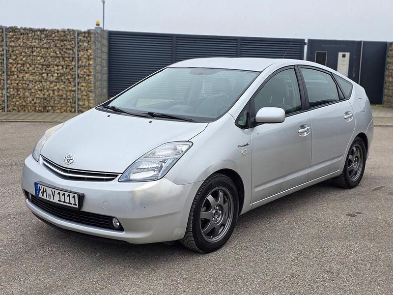 Second-hand Toyota Prius Basis 77 CP (56 kW) 2007 Argintiu Hatchback