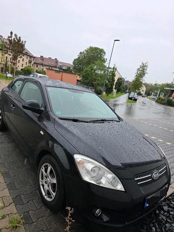 Schwarz Gebraucht 2009 Kia Ceed Kleinwagen | 3.000 € (Fairer Preis) - Bild 1/4
