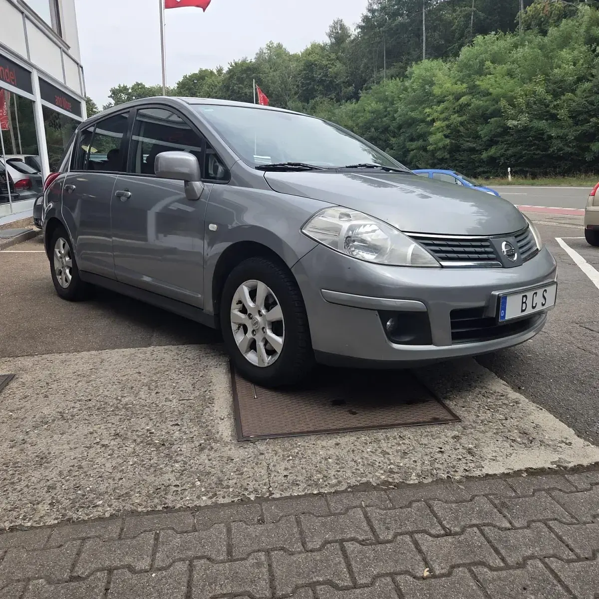 Gebraucht Nissan Tiida 110 PS (80 kW) 2009 Grau Limousine