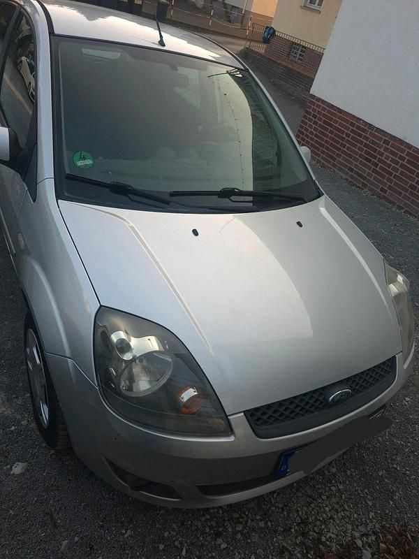 Gebraucht Ford Fiesta 68 PS (50 kW) 2007 Grau Kleinwagen