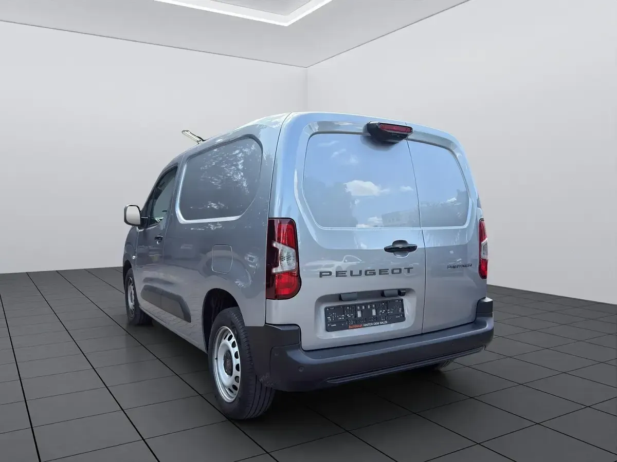 Gebraucht Peugeot Partner 131 PS (96 kW) 2025 Grau Van / Kleinbus