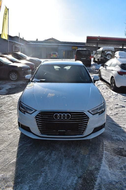 Gebraucht Audi A3 Sportback e-tron Design 204 PS (150 kW) 2020 Kleinwagen