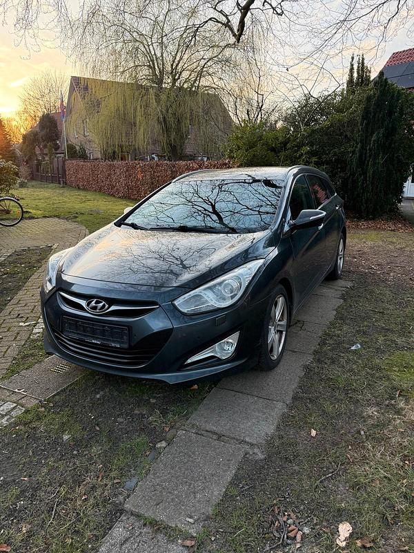 Gebraucht Hyundai i40 163 PS (119 kW) 2014 Grau Kombi