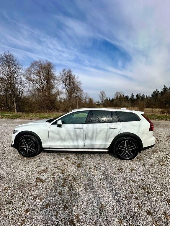 Gebraucht Volvo V60 CC 190 PS (139 kW) 2019 Weiß Kombi