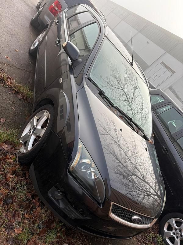 Usata Ford Focus 115 CV (84 kW) 2007 Nero Station wagon