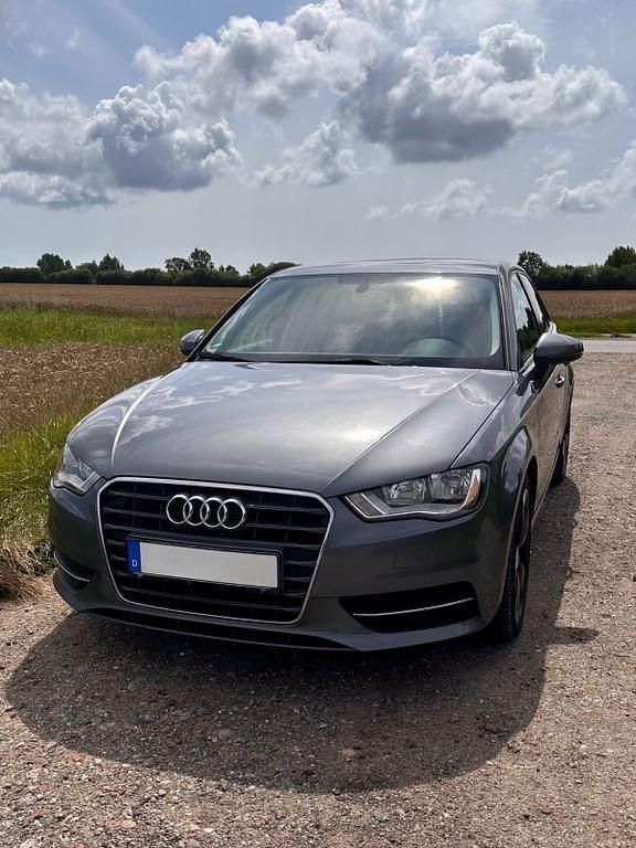 Grau Gebraucht 2013 Audi A3 Sportback Ambiente Limousine | 10.500 € (Fairer Preis) - Bild 1/4