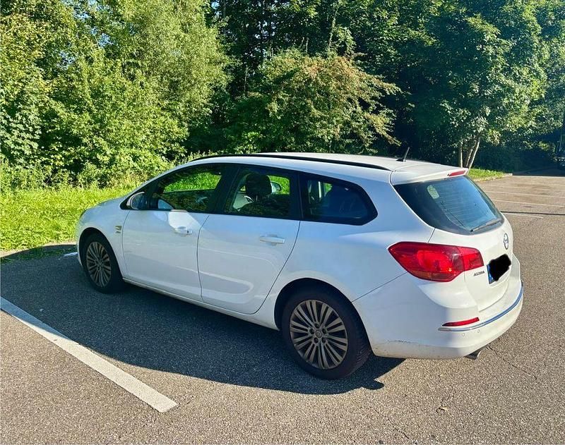 Gebraucht Opel Astra Selection 140 PS (102 kW) 2014 Weiß Kombi