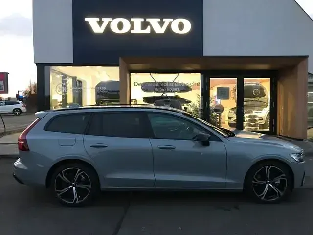 Usata Volvo V60 Plus 197 CV (144 kW) 2025 Grigio Station wagon