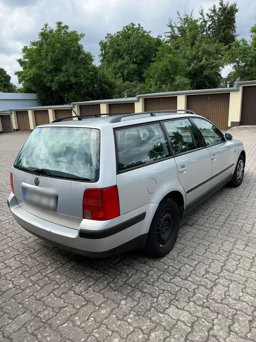 Gebraucht VW Passat 101 PS (74 kW) 1998 Silber Kombi