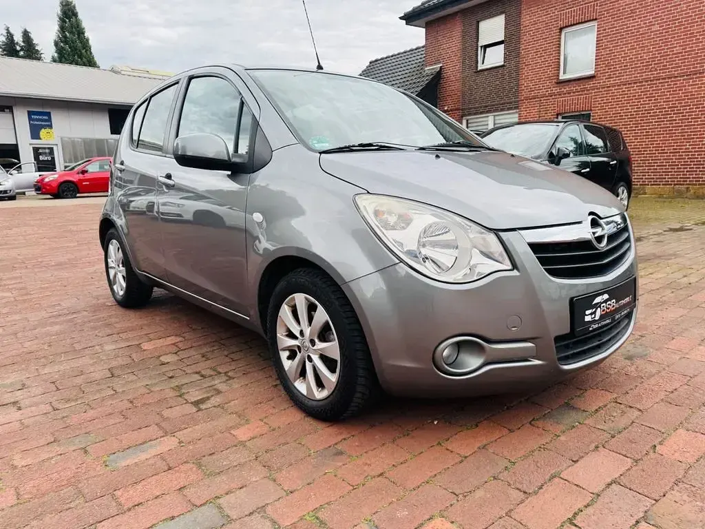Gebraucht Opel Agila Edition 94 PS (69 kW) 2013 Grau Kleinwagen