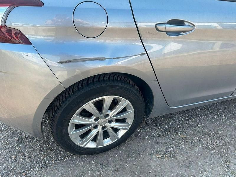 Gebraucht Peugeot 308 Access 99 PS (72 kW) 2016 Grau Limousine