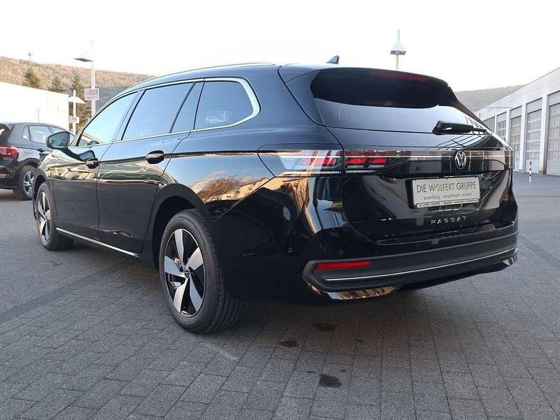 Neu VW Passat Business 150 PS (110 kW) 2025 Grenadillschwarz metallic Kombi