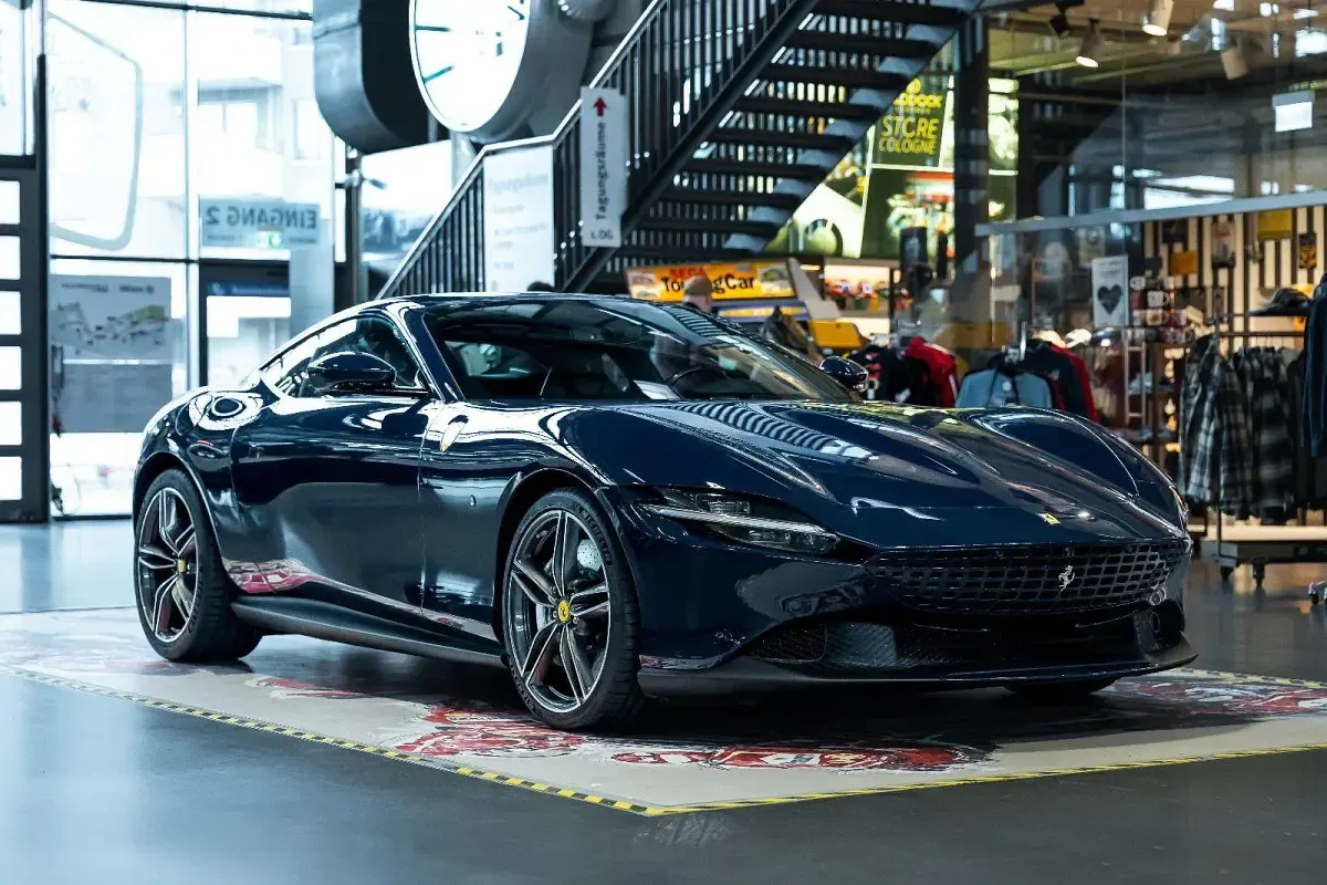 Gebraucht Ferrari Roma 620 PS (456 kW) 2021 Blau Coupé
