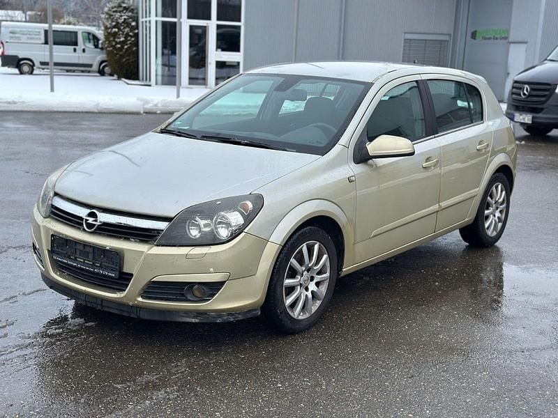 Usata Opel Astra 125 CV (91 kW) 2004 Giallo Berlina