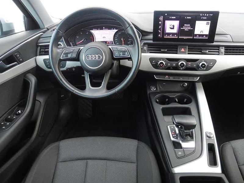 Gebraucht Audi A4 163 PS (119 kW) 2021 Silber Kombi