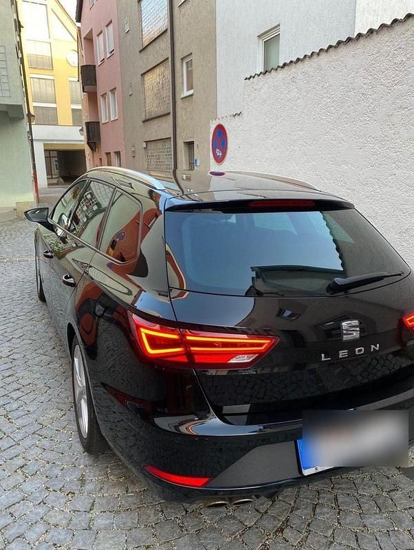 Schwarz Gebraucht 2018 Seat Leon FR Kombi | 14.500 € (Fairer Preis) - Bild 1/4